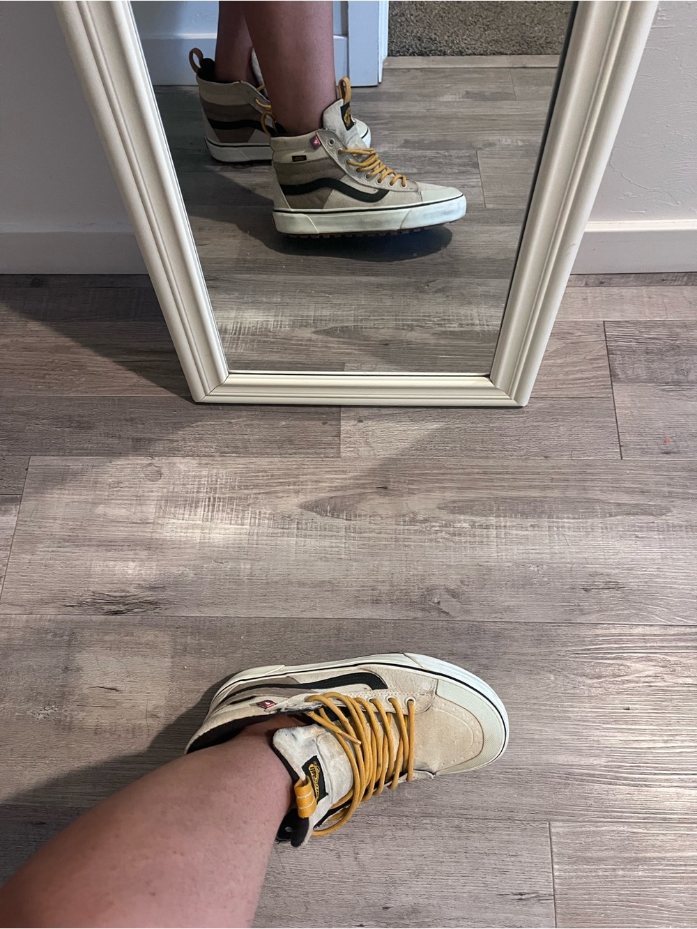Vans MTE Sk8-Hi Waterproof Insulated Tan White Women’s 9